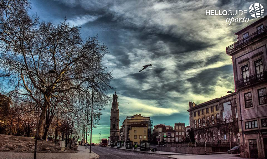 К башне Клериков