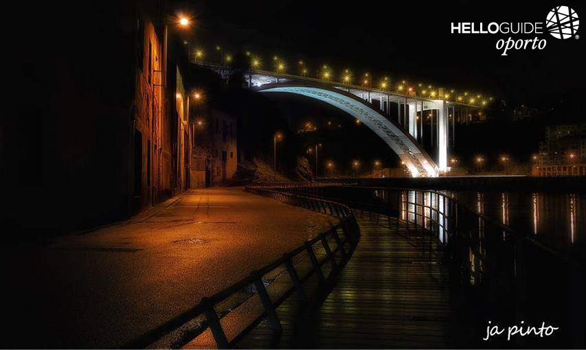 Nuit sur le fleuve Douro