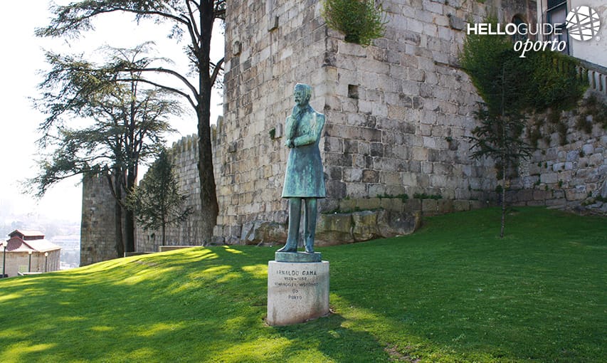 Estatua Arnaldo Gama