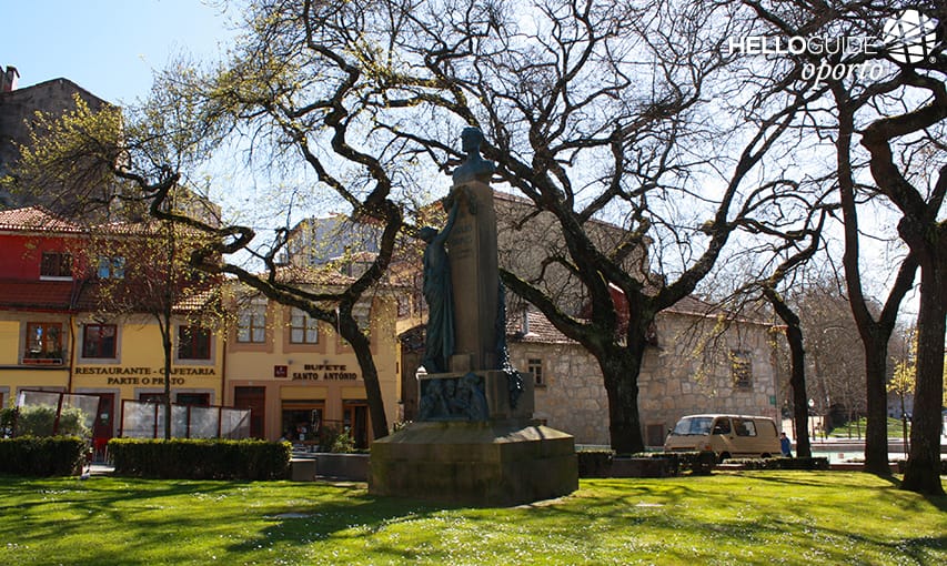 Monumento a Julio Dinis